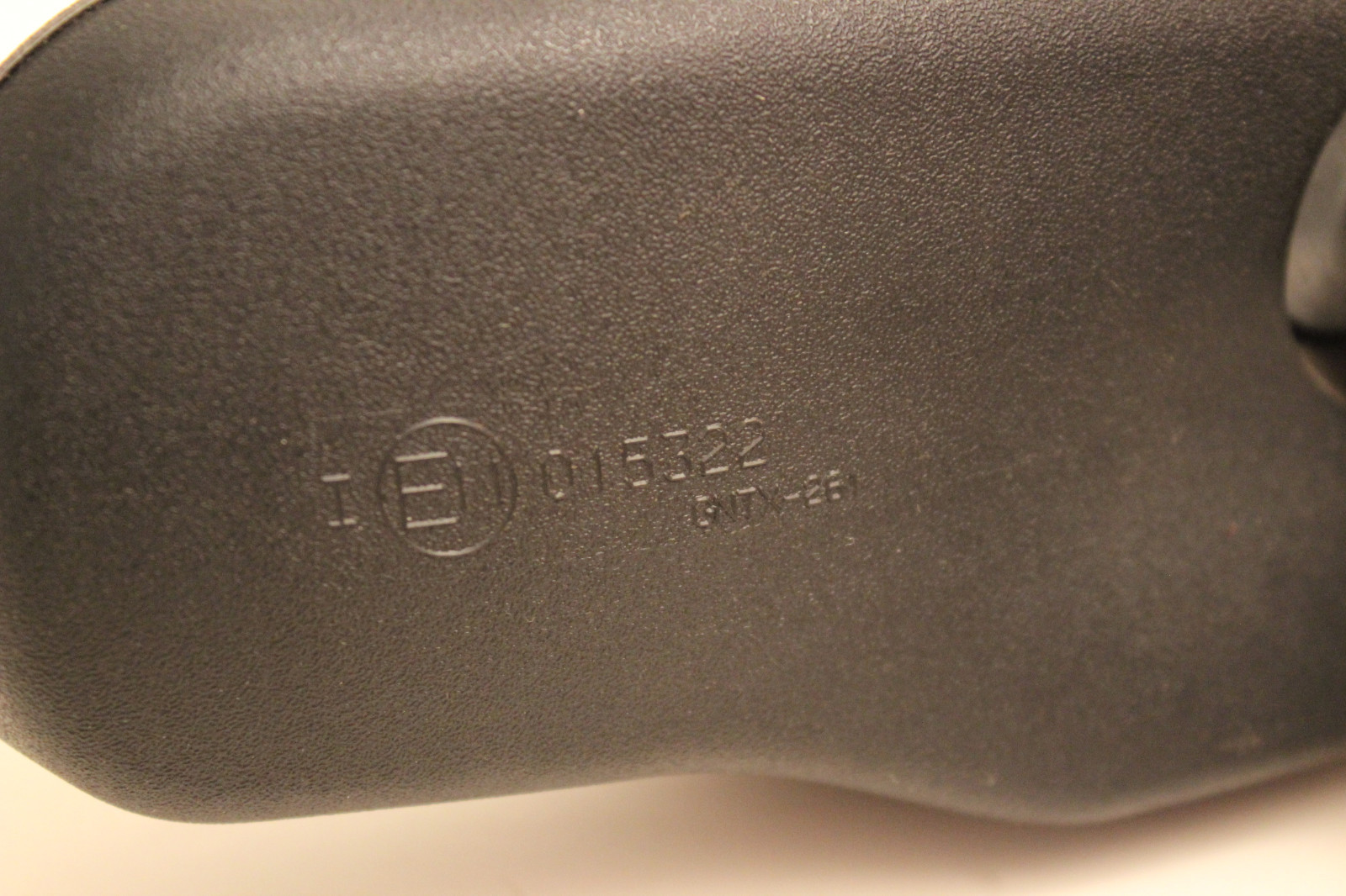 2003-06 Tahoe Yukon Suburban Sierra Avalanche Rear View Mirror Compass Temp OEM