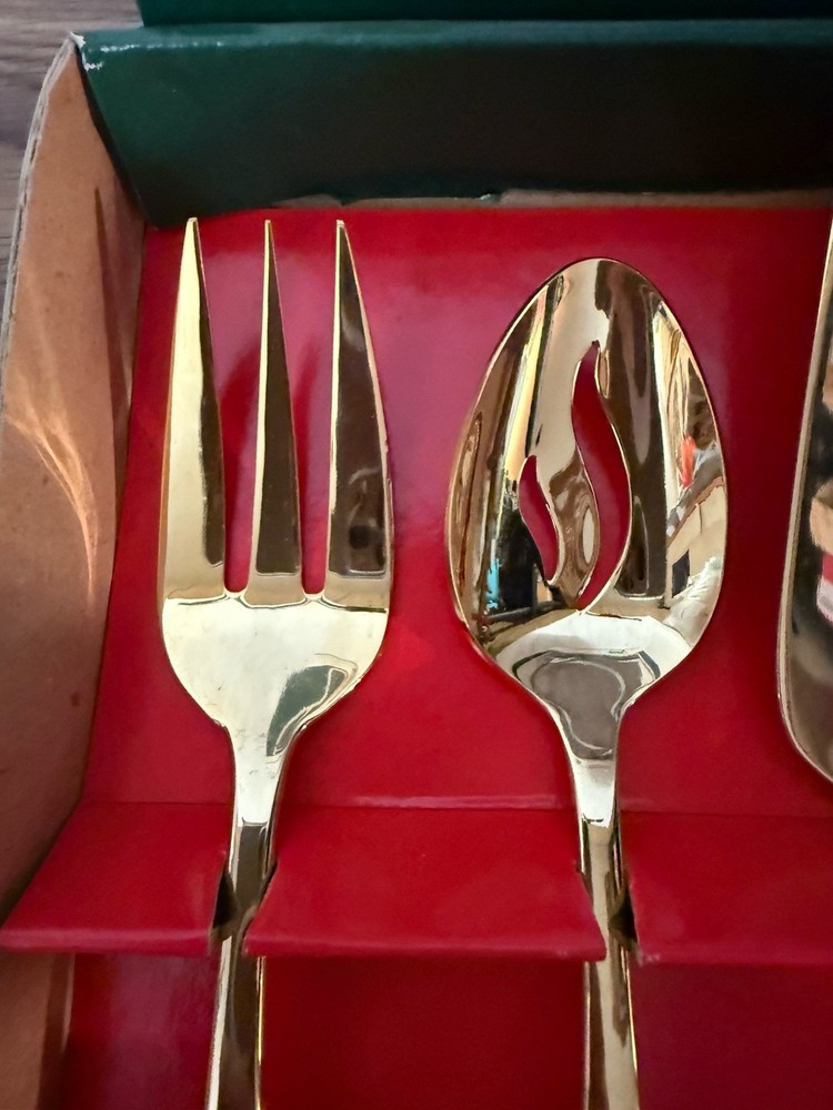 Vintage Hollyberry Hostess Set, 4 Pieces