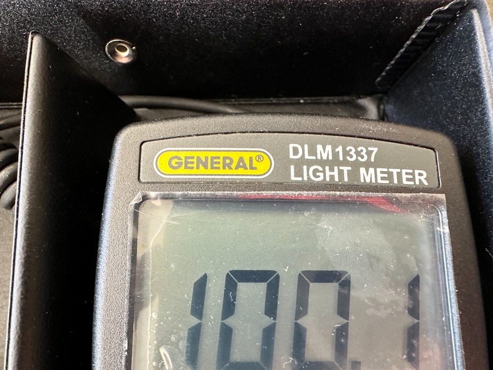 General DLM1337 Light Meter w/Sensor, Case