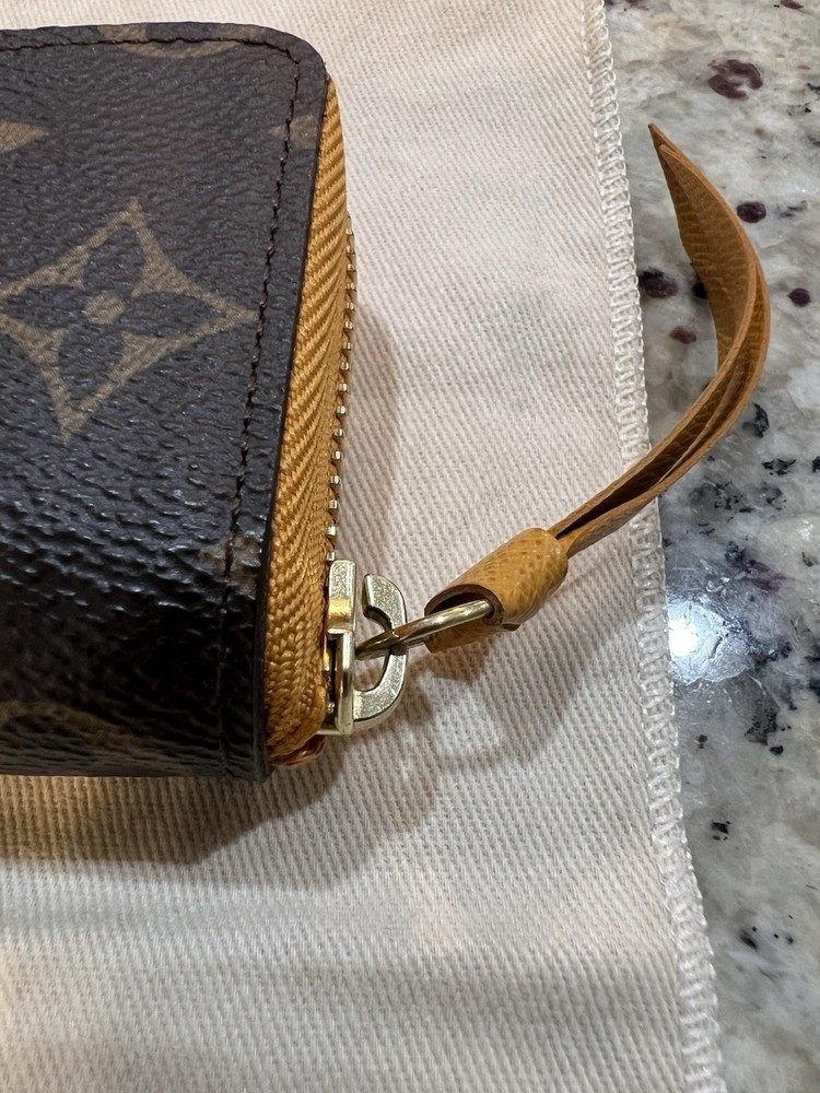Louis Vuitton Multicartes Imperial Saffron