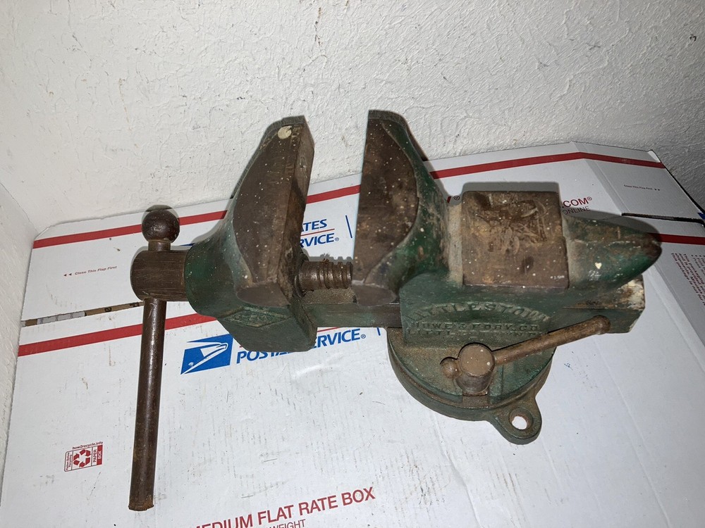 Littlestown No. 25 Bench Vise missing Clamp Tip 3-1/2"
