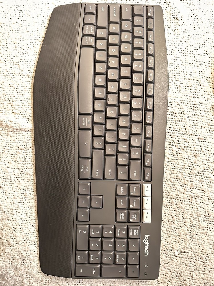 Logitech Performance K850 keyboard Only, doesn't use USB reciever Y-R006