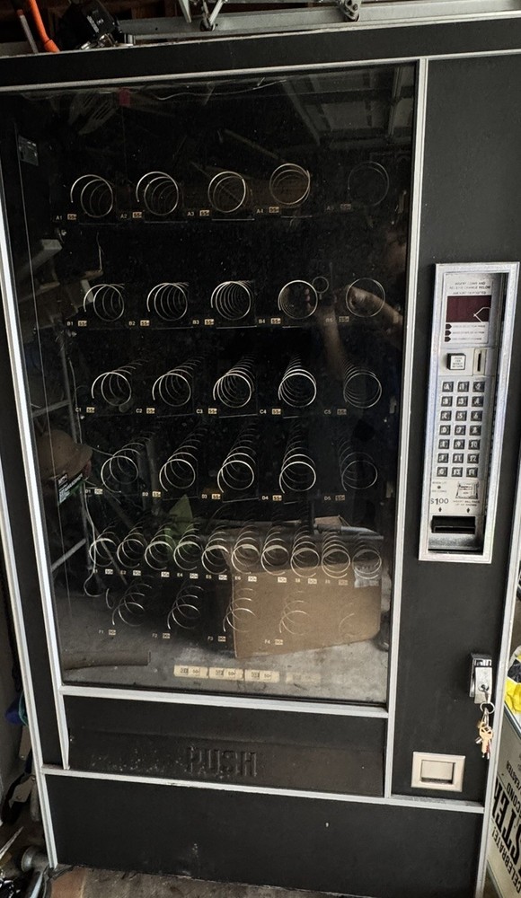 AP 7600 Snack Vending Machine (Partially Working, Read Desc)
