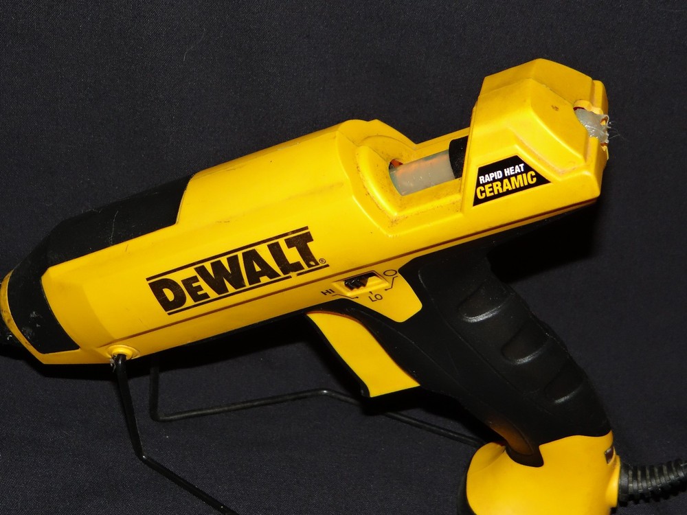 DeWalt Ceramic Glue Gun