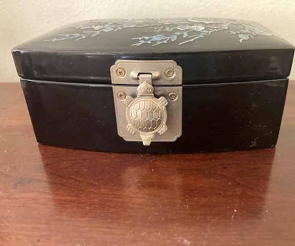 Vintage Korean Black Lacquered Mother of Pearll Jewelry Box 3.5'' X 6'' X 2''