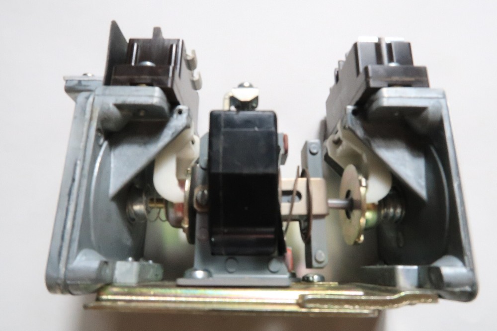 Cutler Hammer D80J Eaton Delay Timer Series A2 D80AM