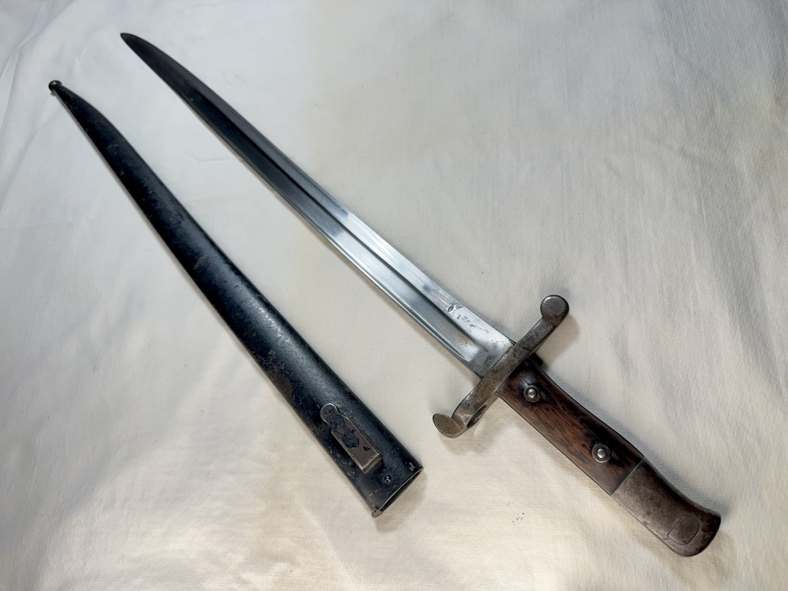 1886 WWII Portuguese Bayonet with scabbard