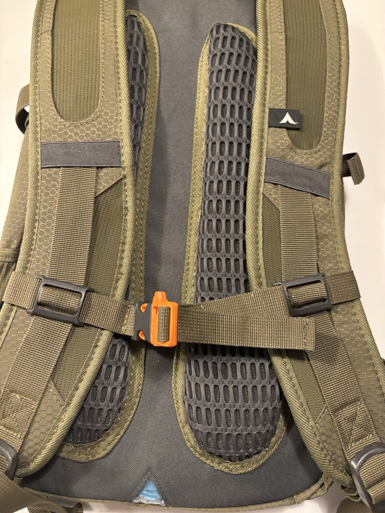 TETON Sports Oasis 18 Hydration Pack Back Pack Olive