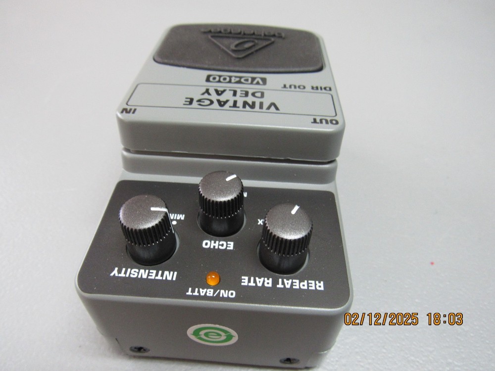 Behringer Vintage Delay VD400 Delay Guitar Effect Pedal