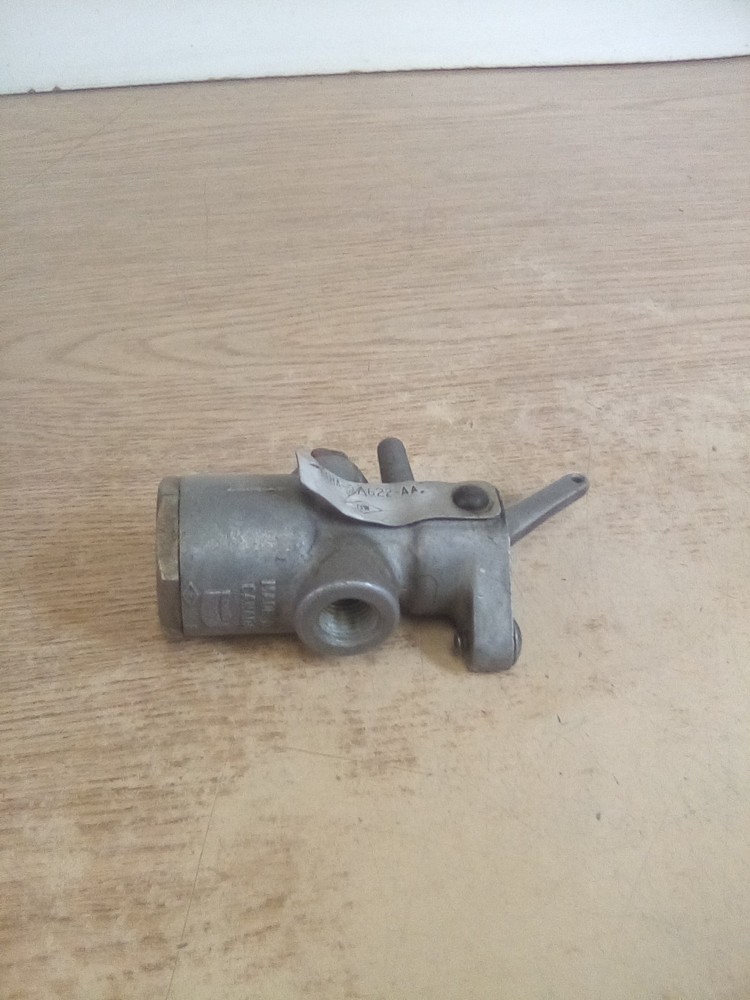 Bendix D3HA-2A622-AA TW-3 Control Valve