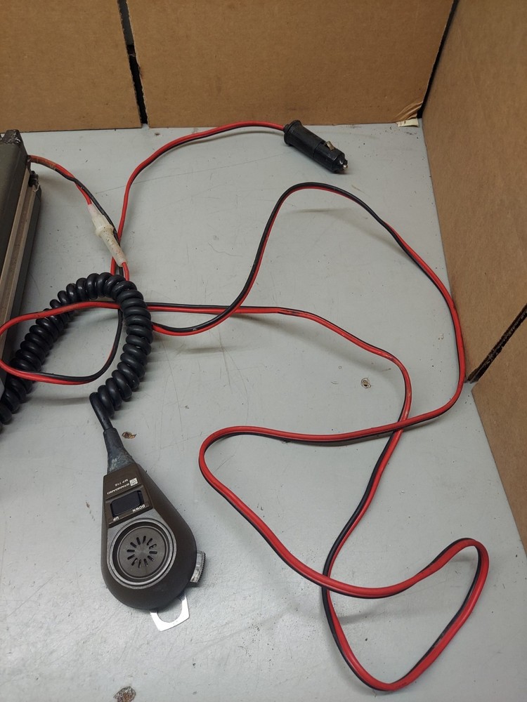 STANDARD C7800 UHF FM TRANSCEIVER Ham Radio POWERS ON - UNTESTED