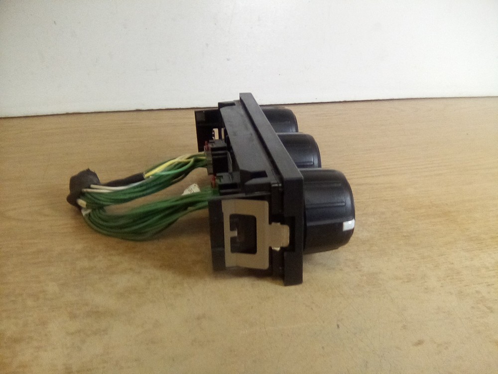 International LT 4100073C3 Climate Control