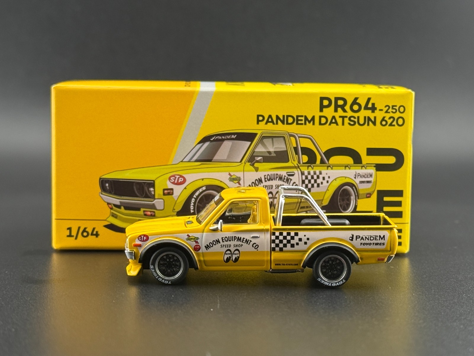 Pop Race Pandem Datsun 620 MOONEYES 640250 1/64