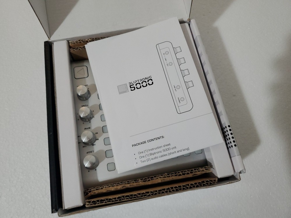 Thinkgeek Bliptronic 5000 Matrix Synthesizer Techno Beat Rhythm Audio Machine