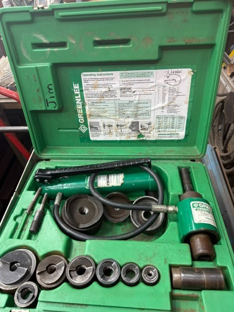 GREENLEE 7646 KNOCKOUT SET USED
