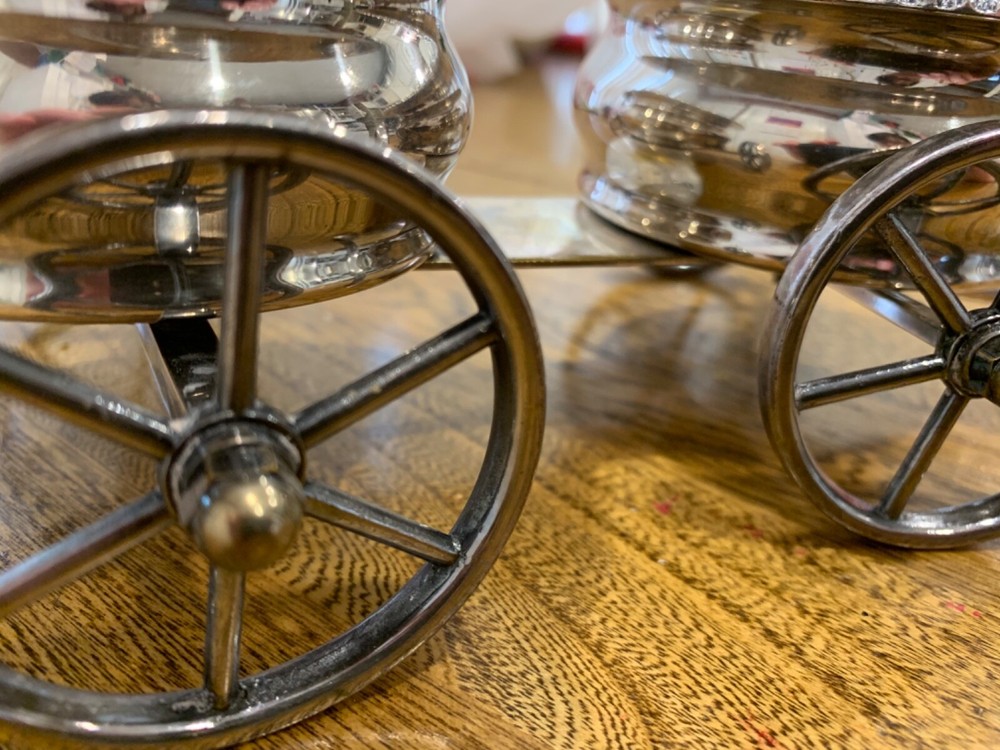 UNIQUE - Vintage Victoria Silverplate Wine Trolley Wagon