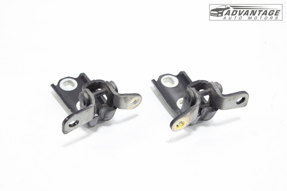 2015-2020 CHEVY SUBURBAN FRONT RIGHT SIDE DOOR HINGE LOWER & UPPER SET OEM