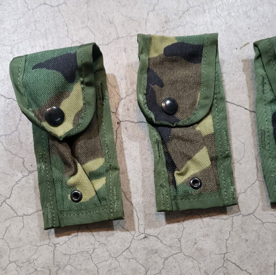 (1) USGI 9mm Pistol Mag Magazine Pouch Utility M81 Woodland Camo SDS MOLLE