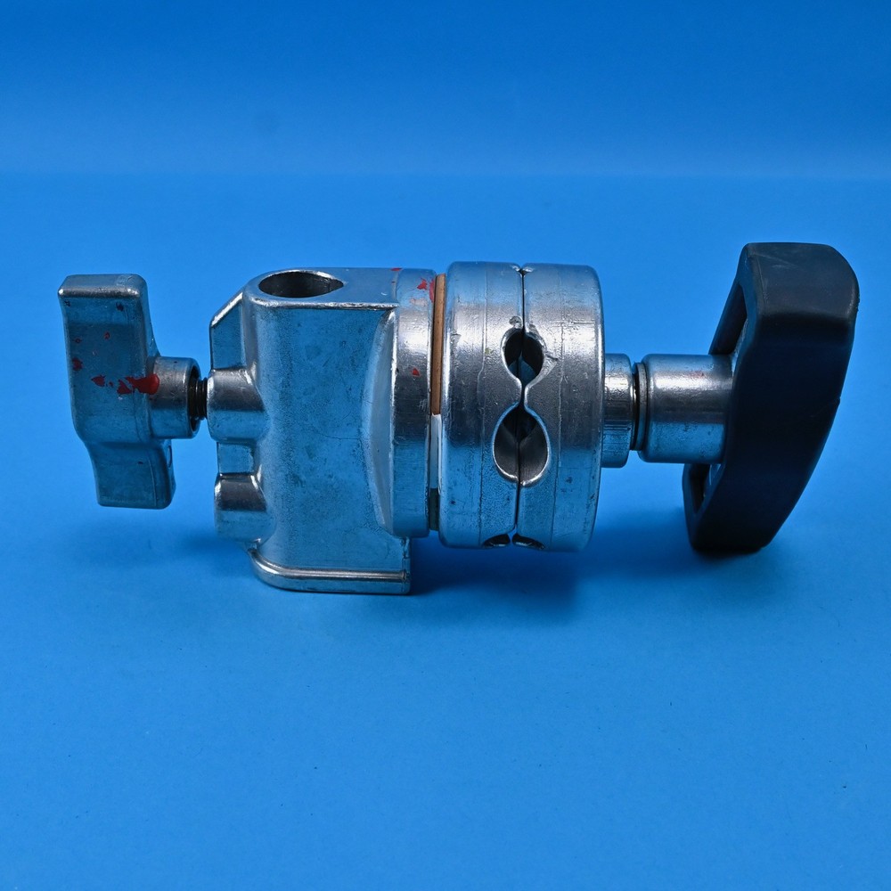 Avenger D200 Grip Head 2.5” | Used | Chrome | 5/8” Socket