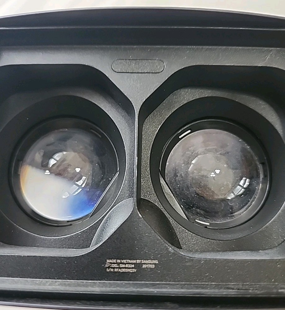 Samsung Gear VR Powered by Oculus Virtual Reality Headset