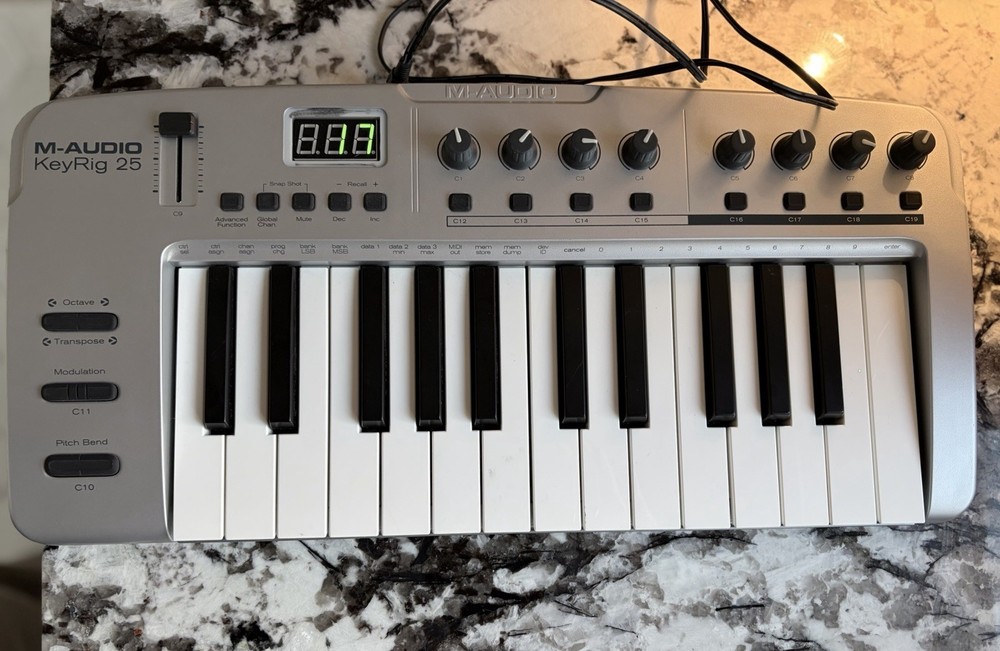 M-Audio Axiom 25 MIDI/USB Midi Keyboard Controller