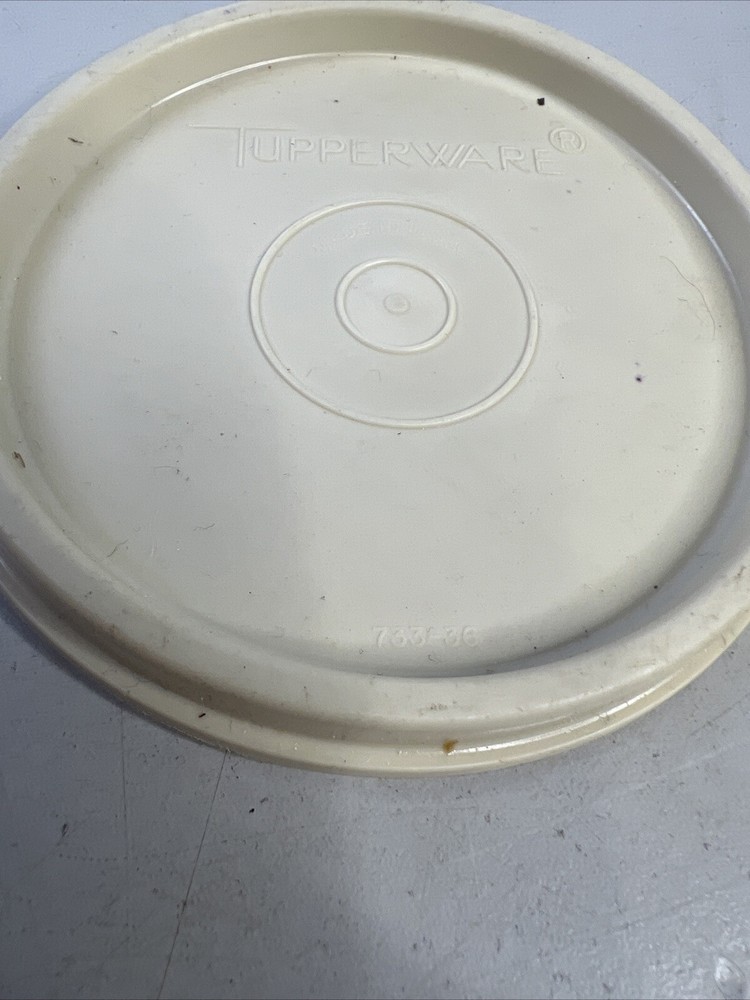 Tupperware Round Lid Almond #733