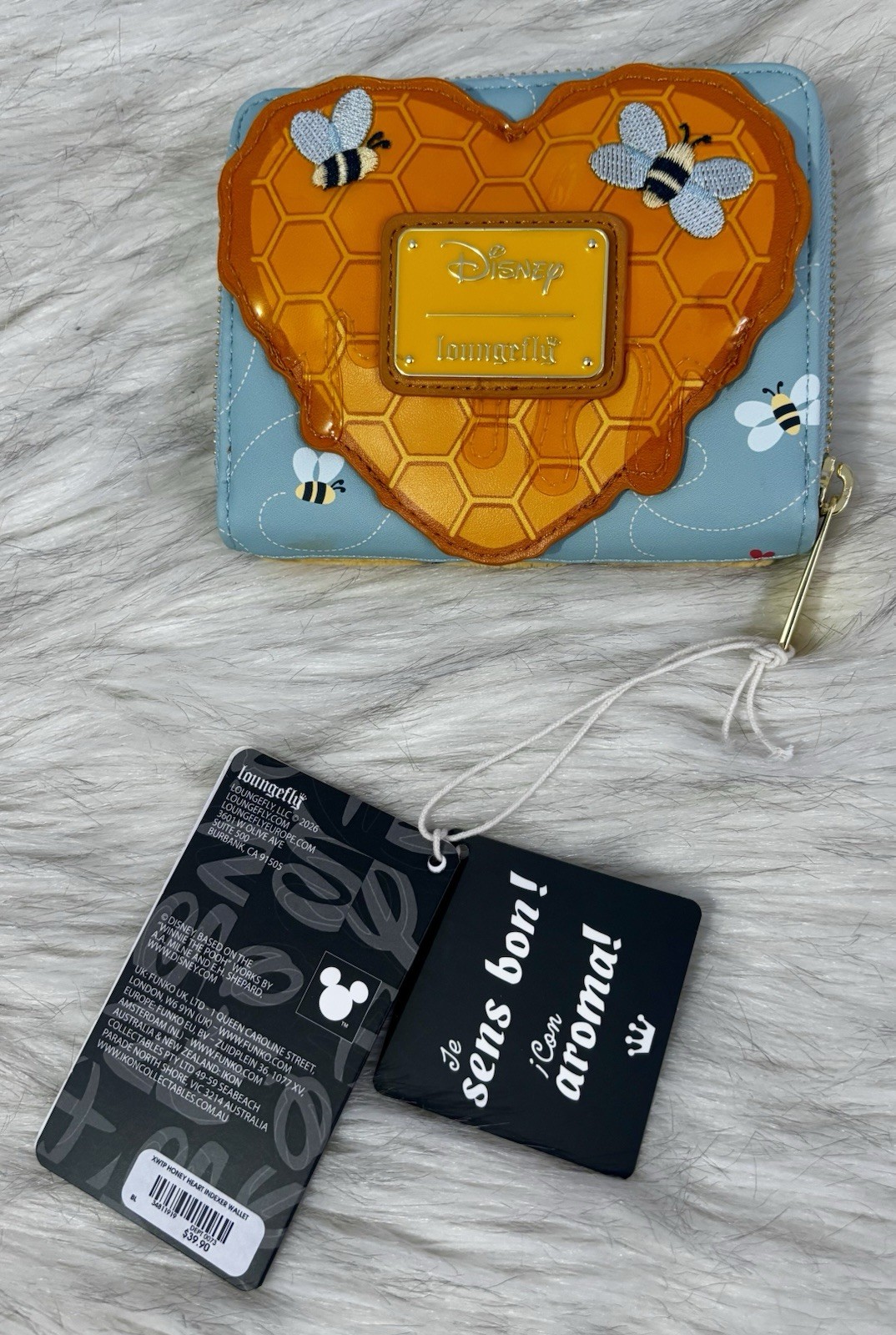 NWT Loungefly Box Lunch Winnie The Pooh Honey Scented Heart Accordion Wallet