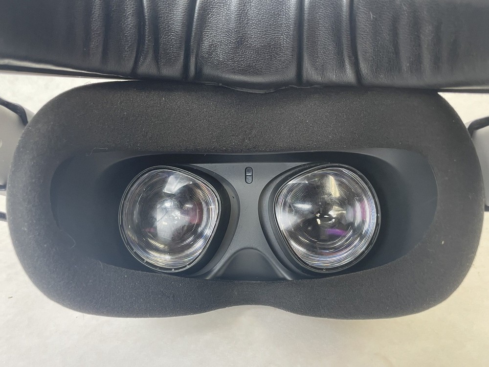 Oculus Meta Quest 2 - 256gb W/Hand Controllers & BOBOVR Head Strap