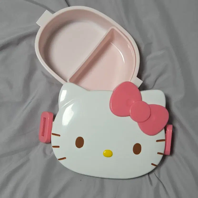 Hello Kitty Lunch Box & Storage Container
