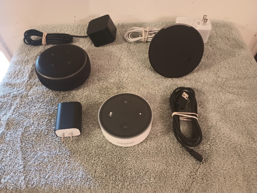 2 - Amazon Echo Dots & 1 - Amazon Echo Pop All Working