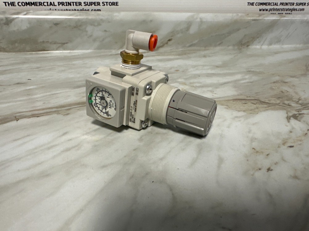 3010119057 - REGULATOR WITH ELBOW FITTING