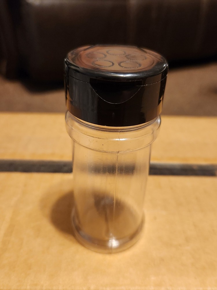 32 Count 4 oz Clear Plastic Spice Container with Black Cap Shake Dispenser