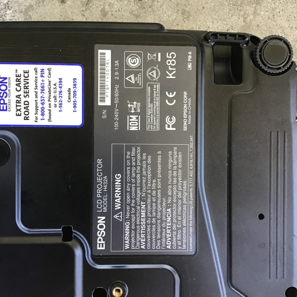 Epson VS310 Model: H432A LCD Projector w/ Remote, Cables, Manual, CD