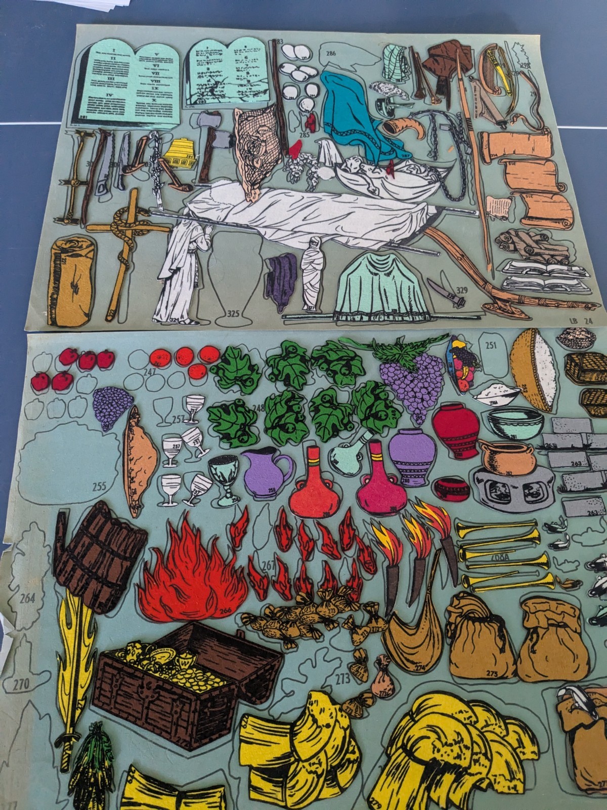 Vintage Huge Lot Of 1017 Pieces Of Felt Flannel Graph Sunday School