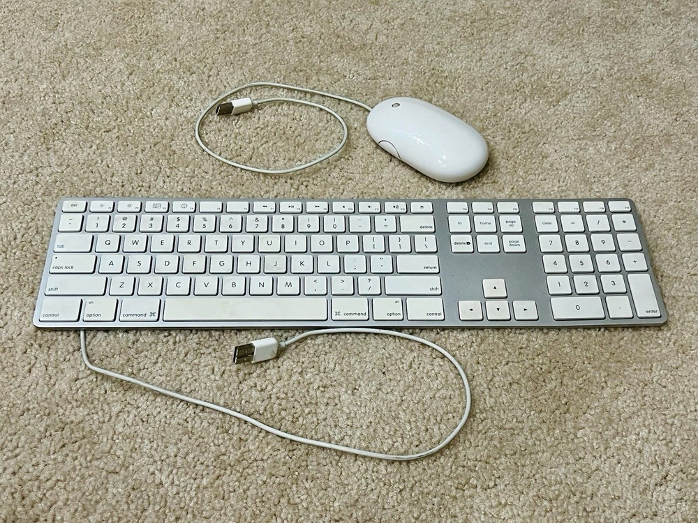 Apple Wired Keyboard A1243 and Mouse A1152