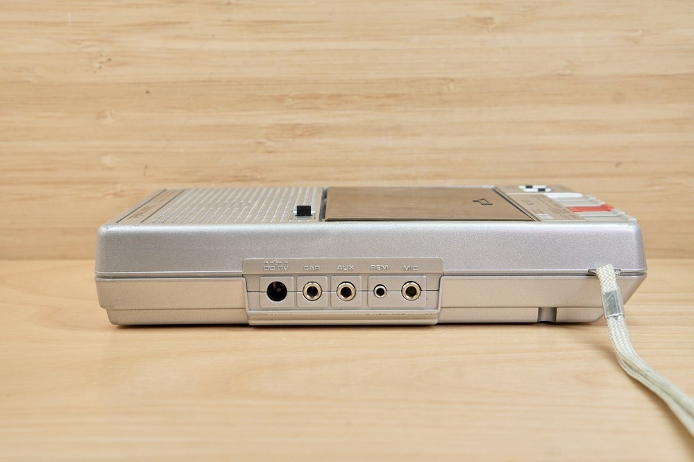 Realistic CTR-75 Model 14-800 Silver Voice Actuated Cassette Recorder