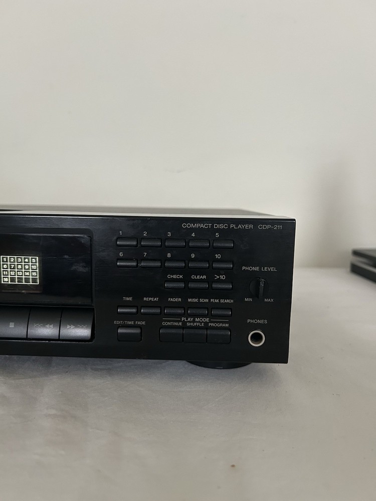Sony CDP-211 Single Disc CD Compact Disc Player - Tested Working.NO REMOTE