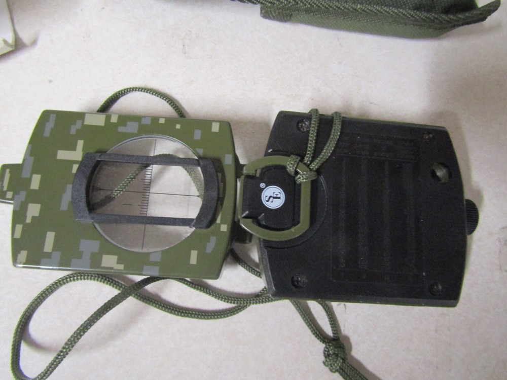 MILITARY GERMAN OR BRITISH MADE COMPASS PRIMATIC WITH CASE