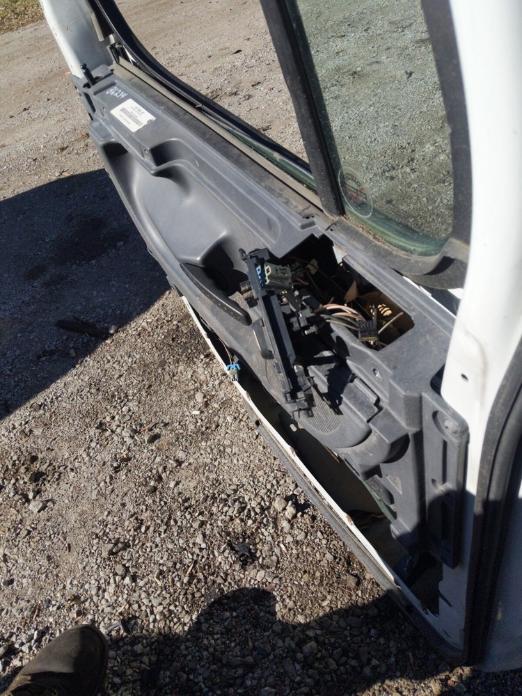 FREIGHTLINER CASCADIA 2012 LEFT DRIVER DOOR ASSY.