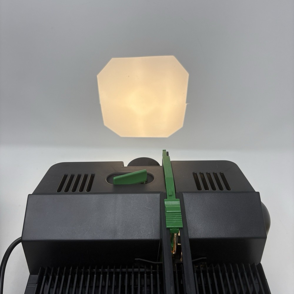 EUMIG 2000 Daylight Screen Projector for 35mm Slides - Tested Working