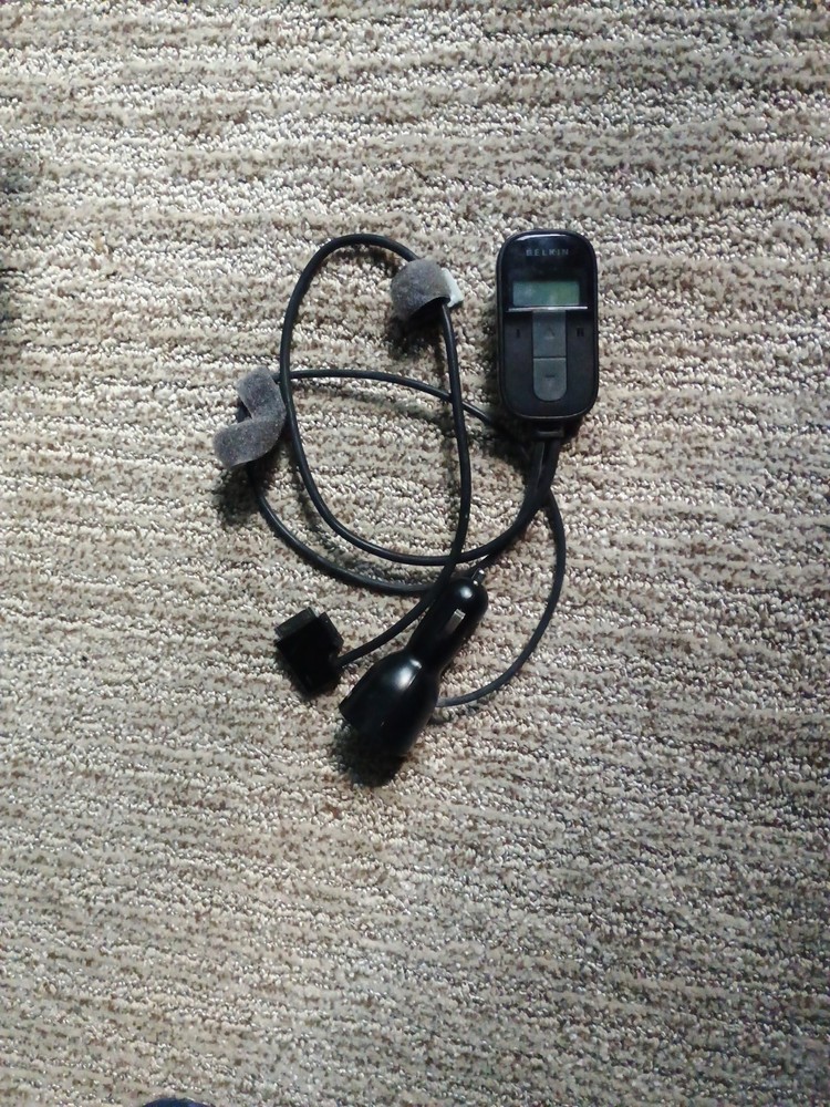 Belkin Tune Cast Auto FM Transmitter for iPod F8Z209, 5V, Apple 30-Pin