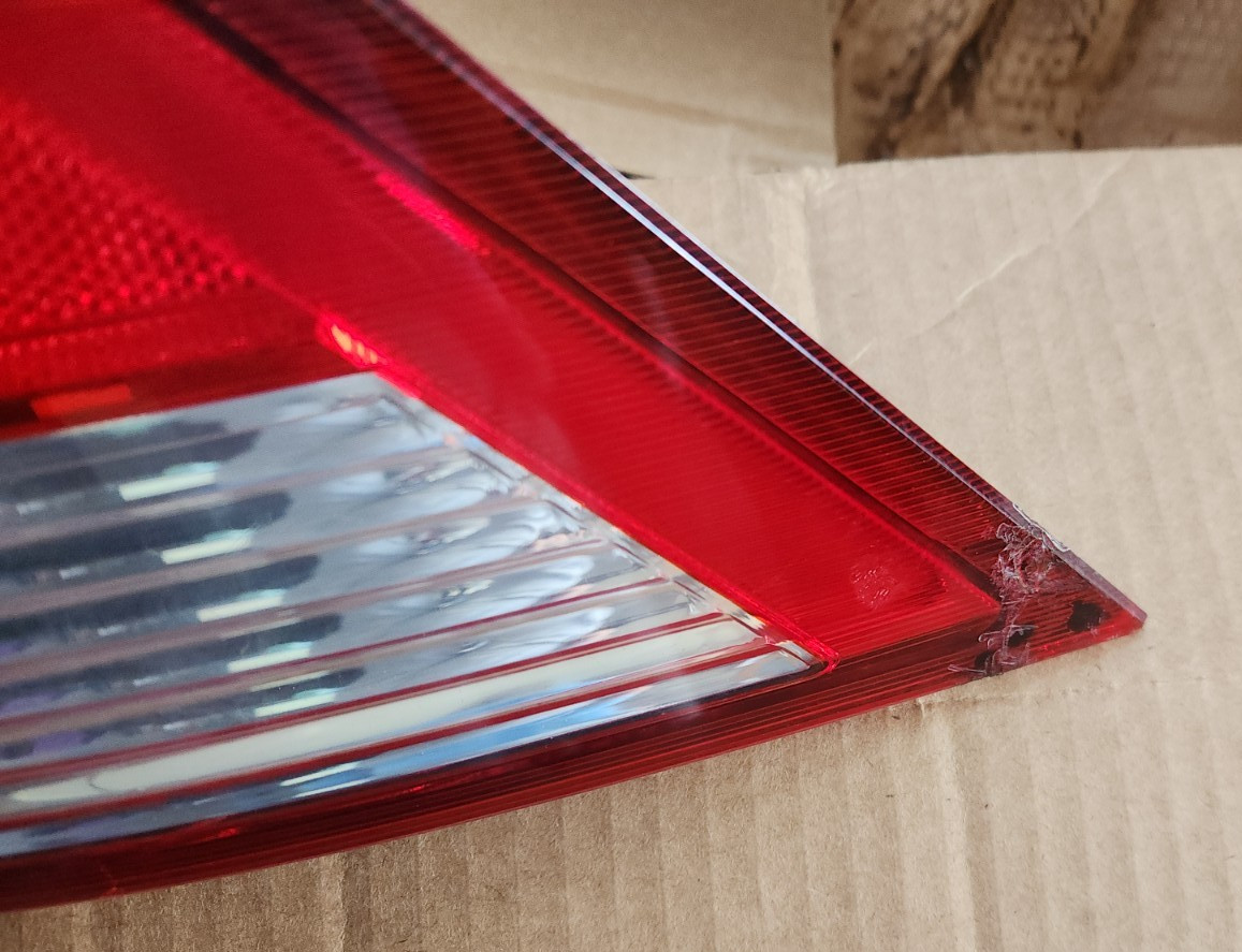 2005 2006 2007 MERCURY MONTEGO RH Right Passenger TAIL LIGHT LAMP TAILLIGHT OEM