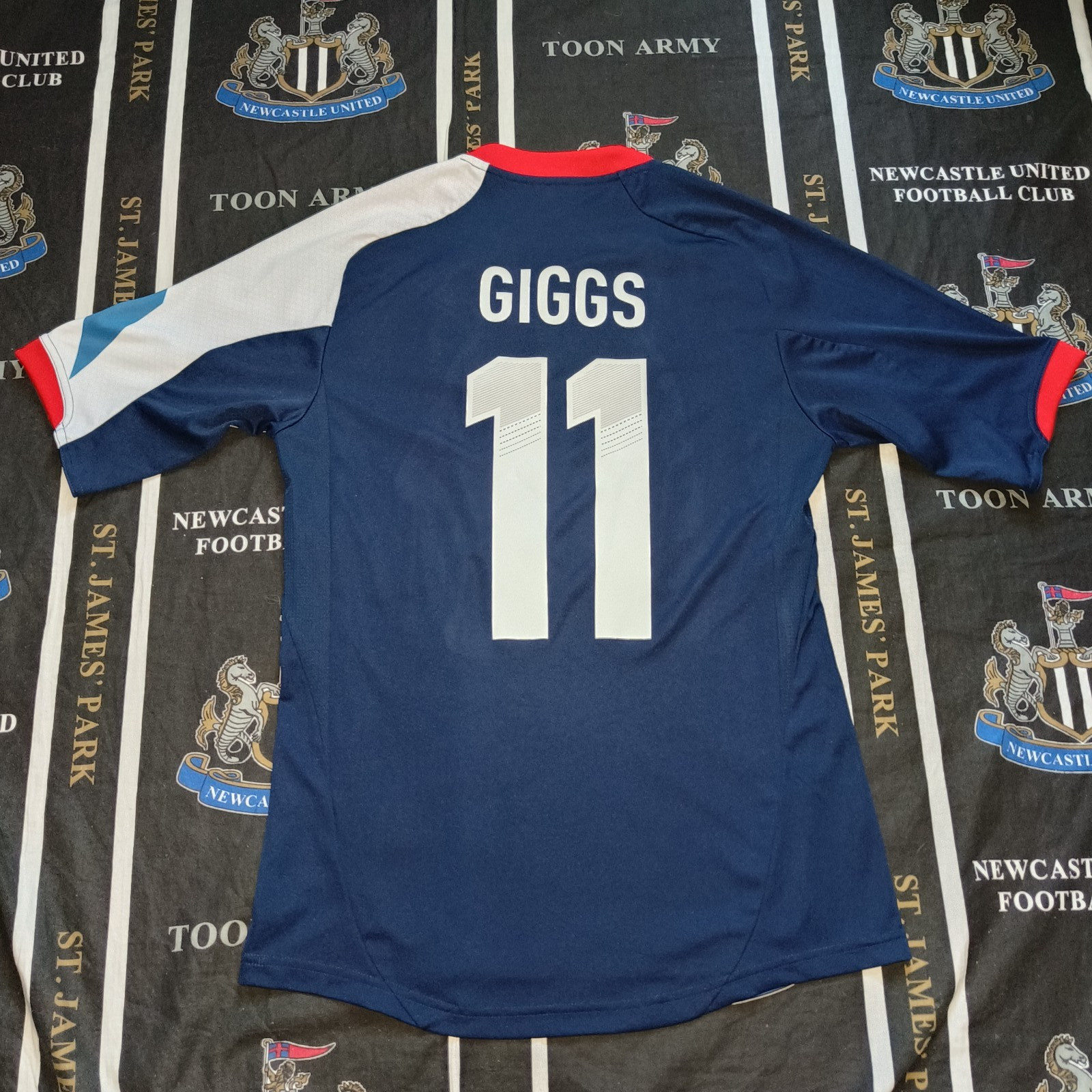 Great Britain Home Football Shirt Jersey 2012 Ryan Giggs Adidas Size S