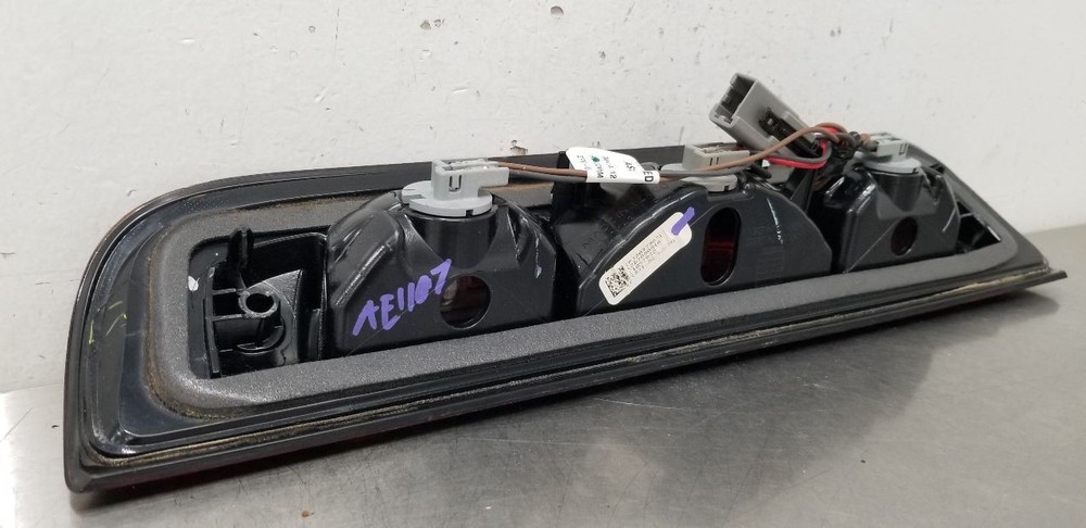 16 GMC SIERRA 1500 HIGH MOUNTED STOP LIGHT