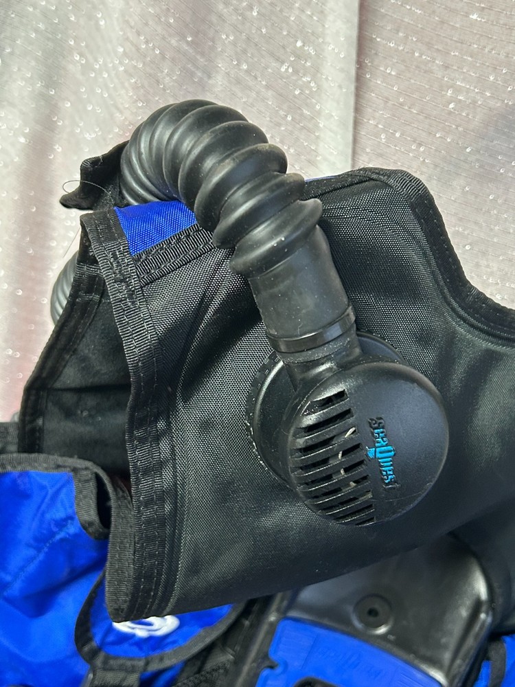 SeaQuest Scuba Diving BCD Buoyancy Control Device Size Large Blue / Black