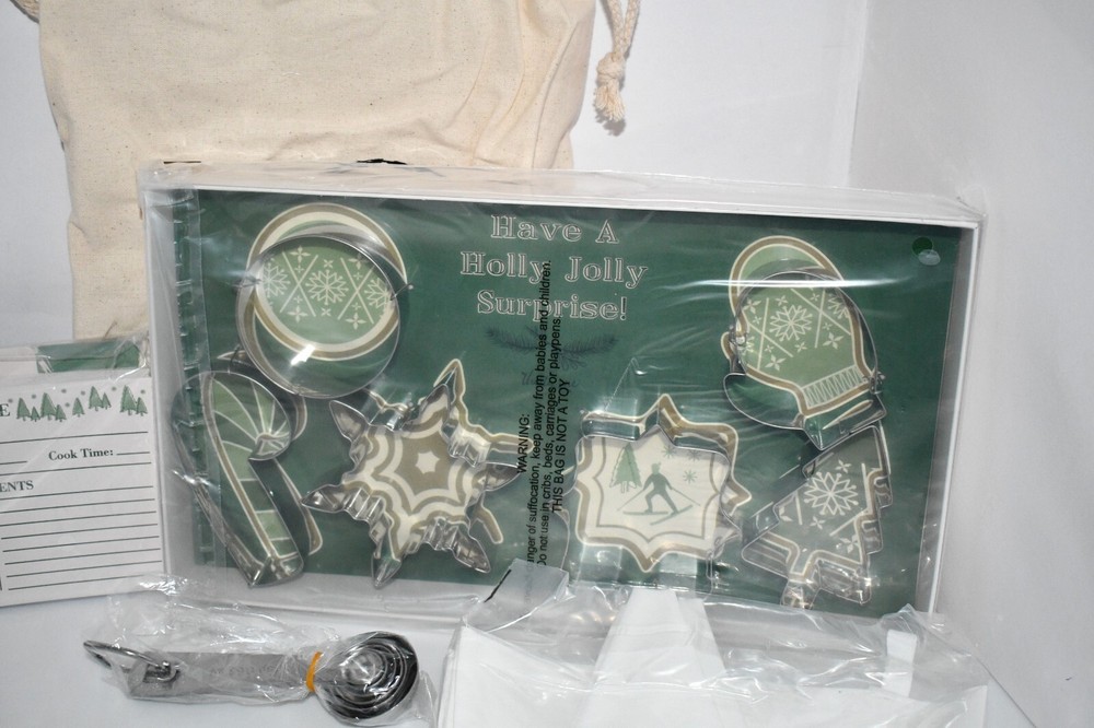 Thirty One Festive Feels Baking Set NIB