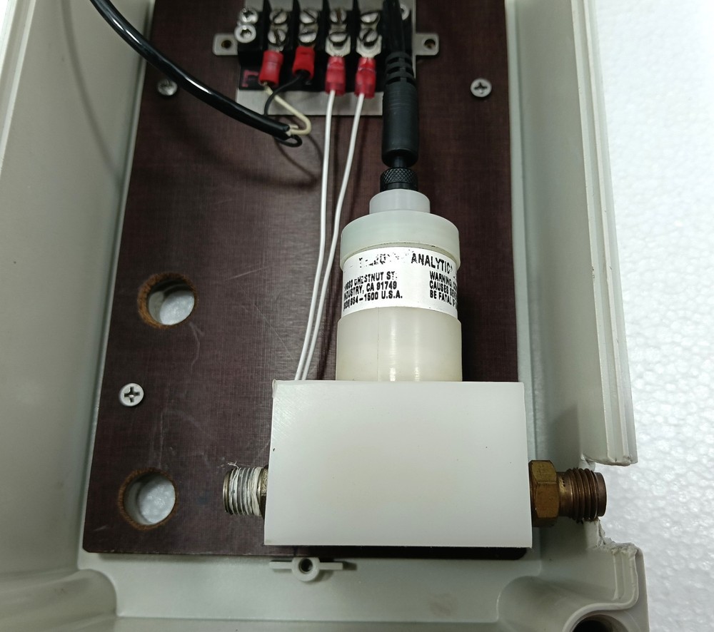 TELEDYNE ANALYTICAL MODEL 3290 PERCENT OXYGEN ANALYZER C64643A WITH SENSOR UNIT