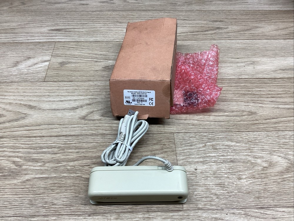 ID Tech MiniMag Card Reader IDEA-334133 #820N26