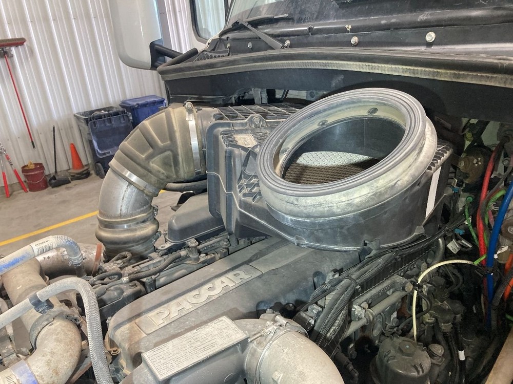 Peterbilt 579 Air Cleaner - Used
