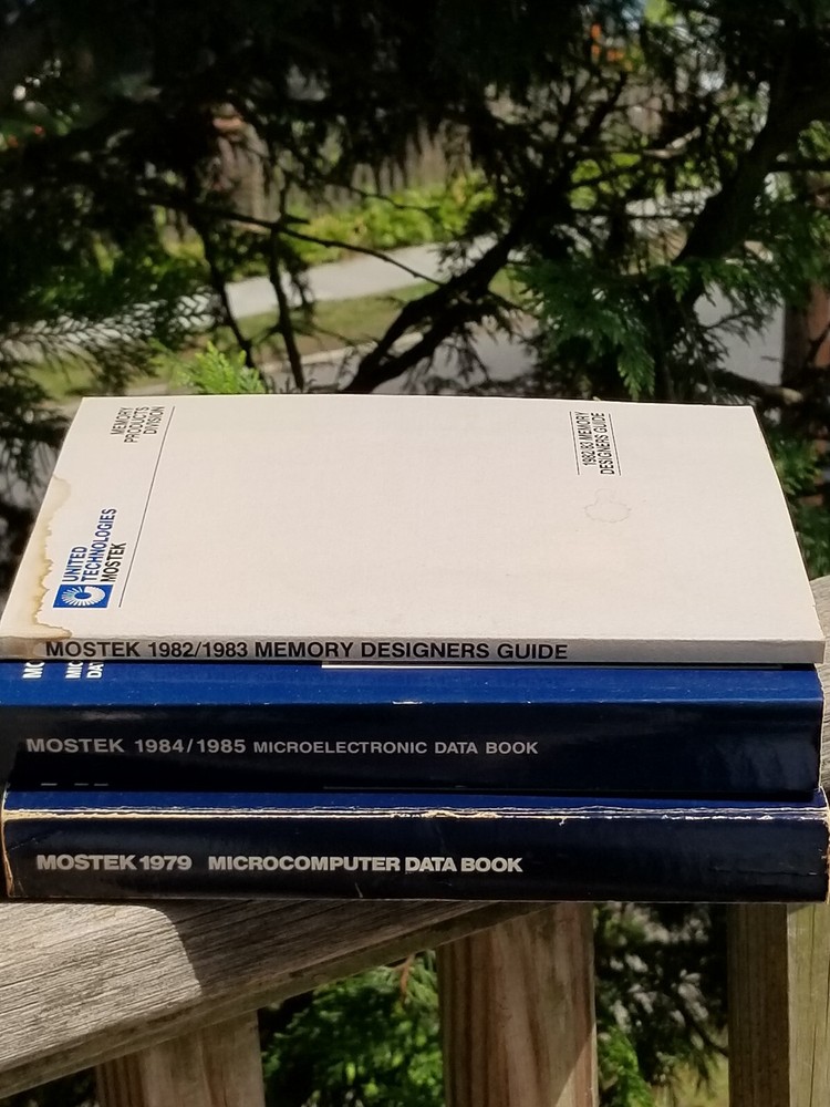 4 VINTAGE MOSTEK MICROELECTRONICS BOOKS MEMORY DATA 1979 MICROCOMPUTER 1984, '85
